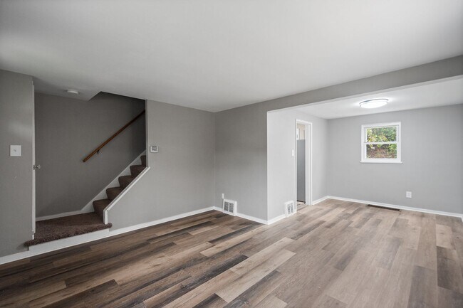 Building Photo - 28 Wenzell Pl