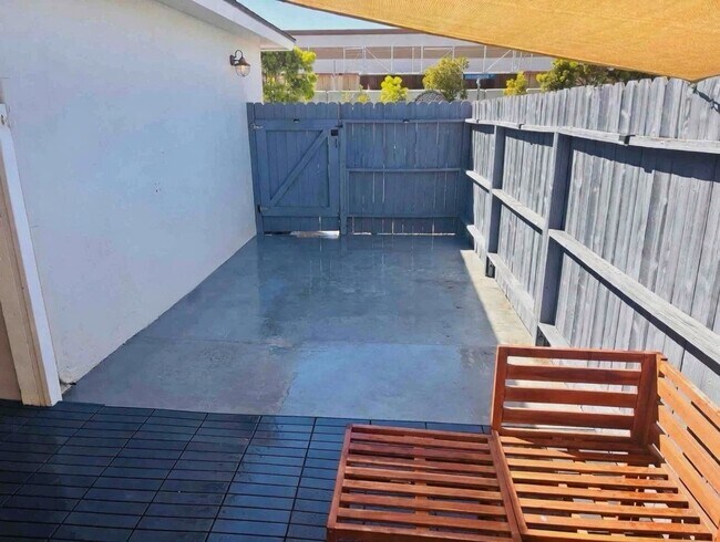 Building Photo - Walk to the Beach