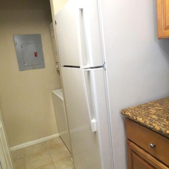Building Photo - Altamonte Springs 1/1 condo in Gated Commu...