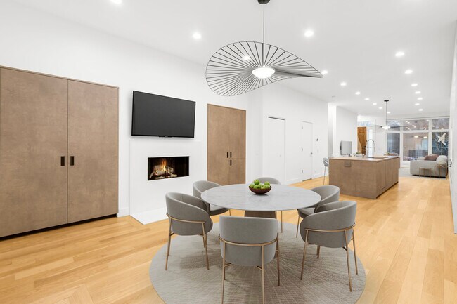 Building Photo - 1618 W Pierce Ave