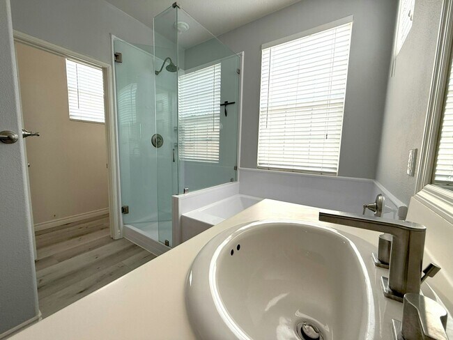 Building Photo - 956 Mira Lago Way