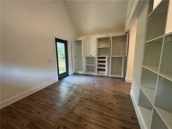 Building Photo - 1111 S Ray Ave