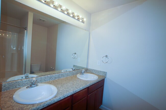 Building Photo - 136 Dove Cottage Ln