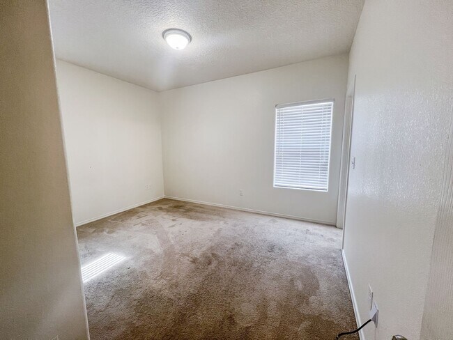 Building Photo - 2319-2331 N Desert Willow Ln