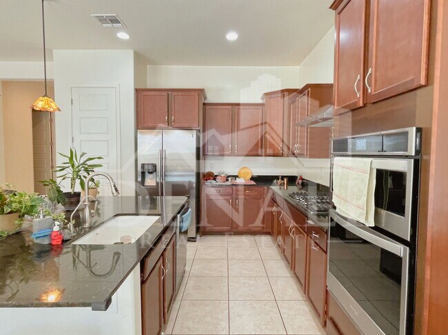 Building Photo - 273 E Lantana Dr