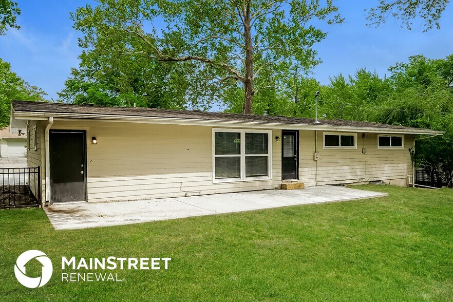 Building Photo - 8918 Hemlock Dr