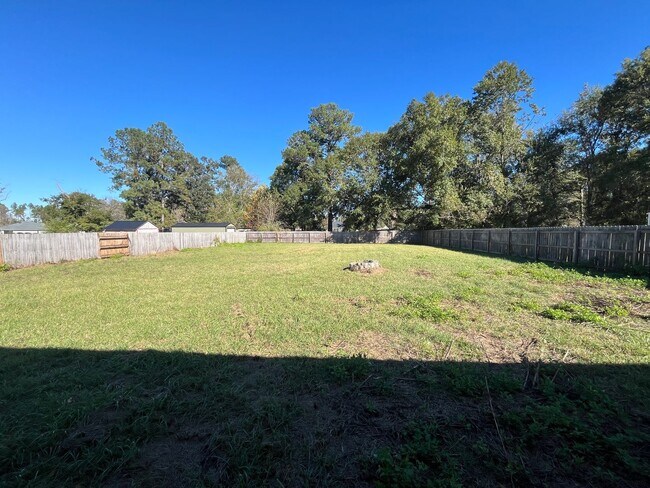 Building Photo - 4163 Meredith Dr