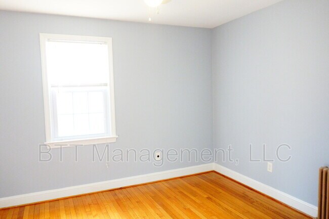 Building Photo - 812 Greenwood Cir