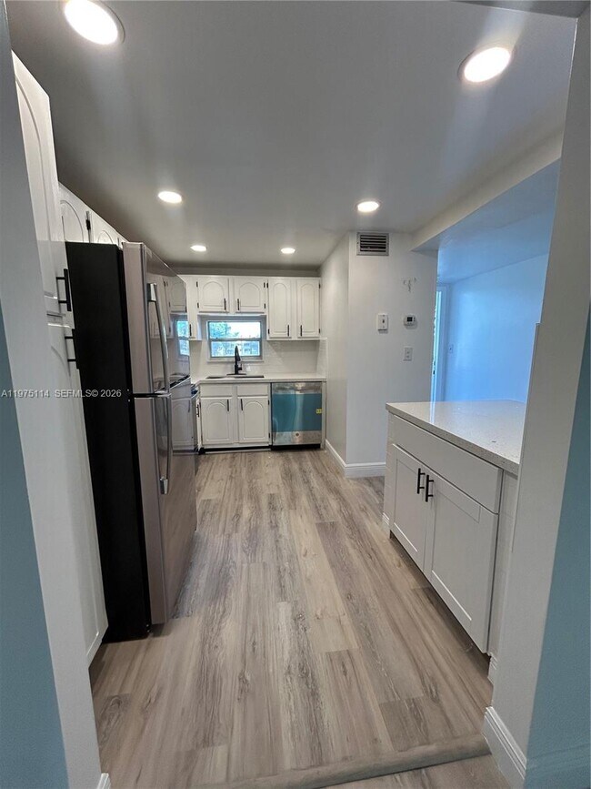 Building Photo - 8962 S Hollybrook Blvd