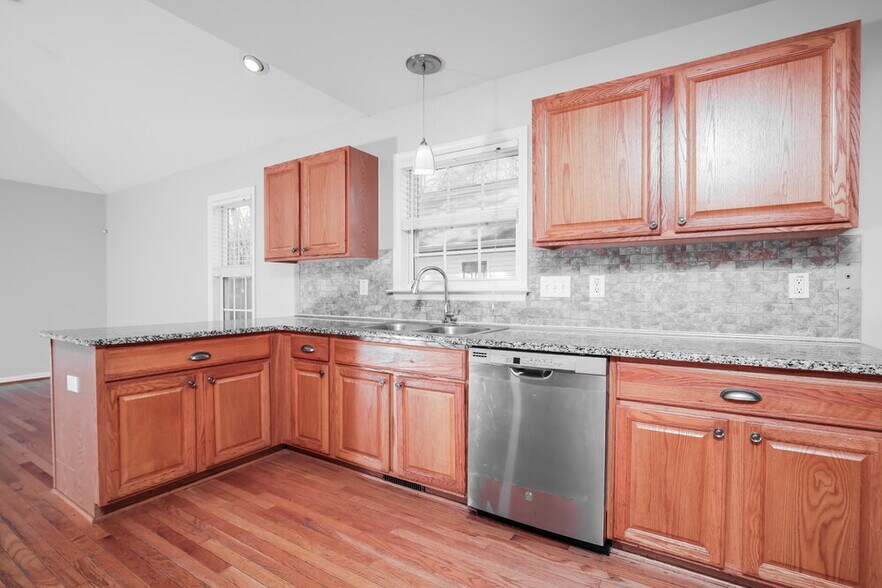 Building Photo - 305 Occidental Dr