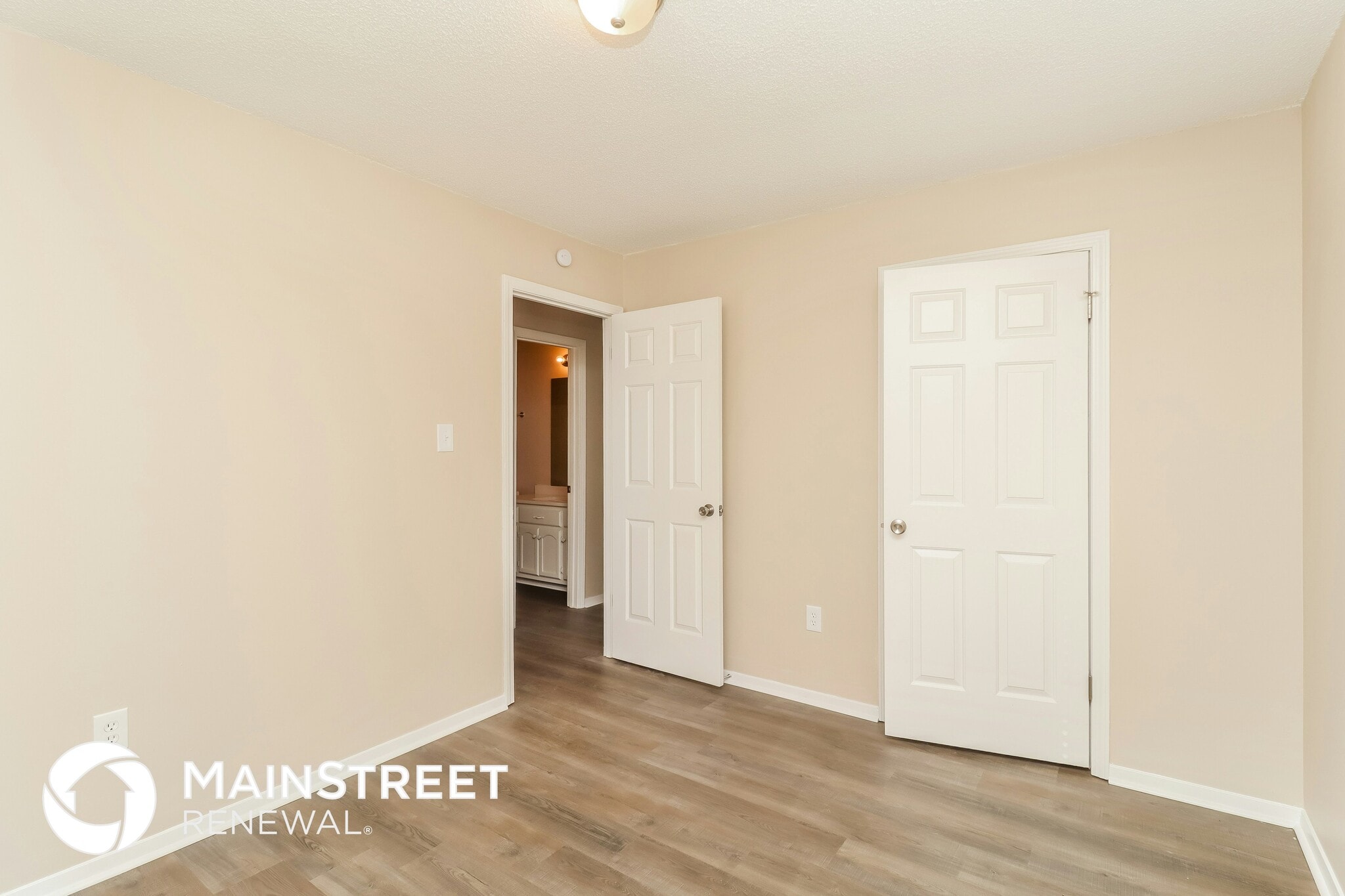 Building Photo - 4250 Brighton Dr