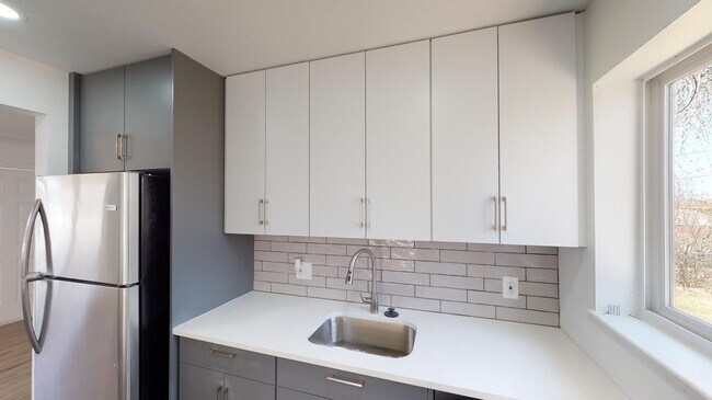 Building Photo - Renovated Park Hill brick home with large backyard