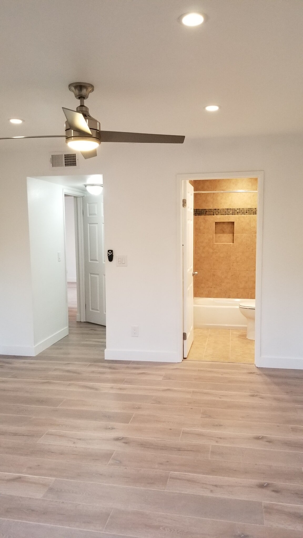 Building Photo - 14126 Tiara St