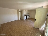 Building Photo - 2333 W Glenrosa Ave
