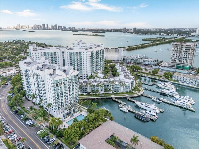 Building Photo - 7910 Harbor Island Dr