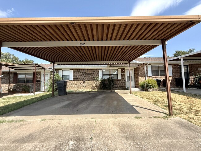 Building Photo - 2302 Shenandoah Dr