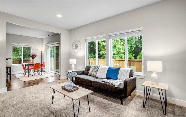 Building Photo - Beautiful Bothell Home