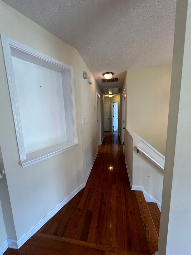 Building Photo - 111 Manx Dr