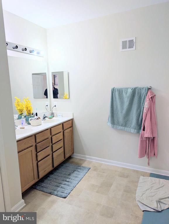 Building Photo - 9543 Center St