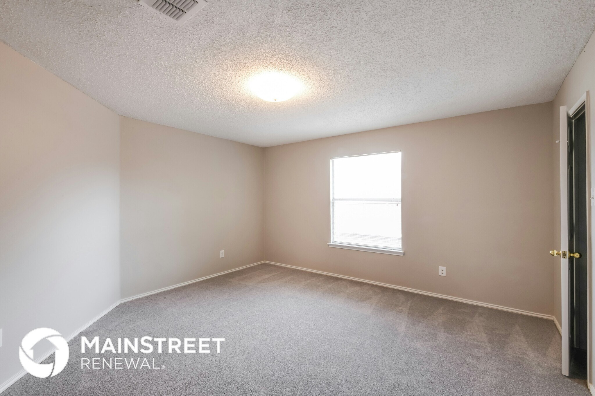 Building Photo - 862 Raintree Ln
