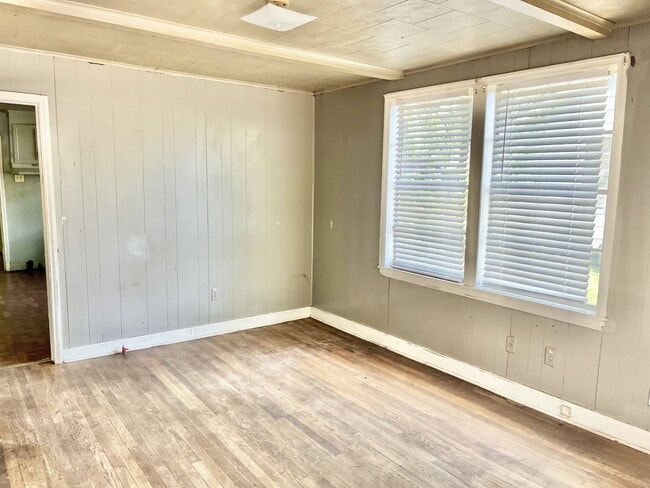 Building Photo - 3039 Conrad Dr