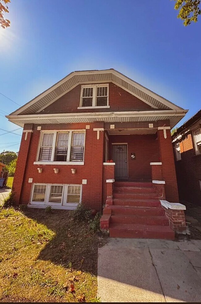 Building Photo - Welcome home- Large 3 Bedroom Duplex