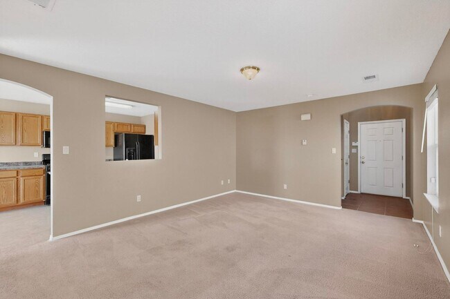 Building Photo - West Side 2/story 3 Bedroom 2.5 Bath 1605/sf 2/CG