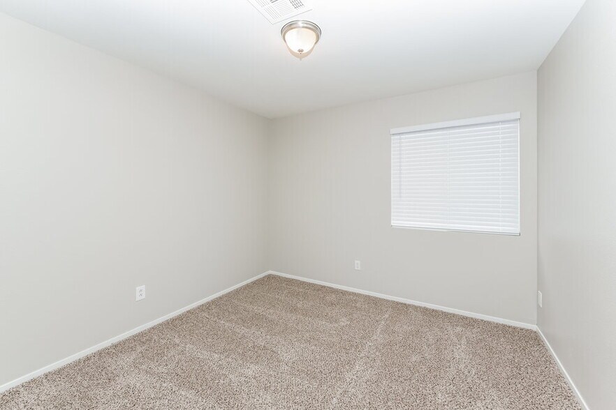 Building Photo - 3009 Honeysuckle Ave