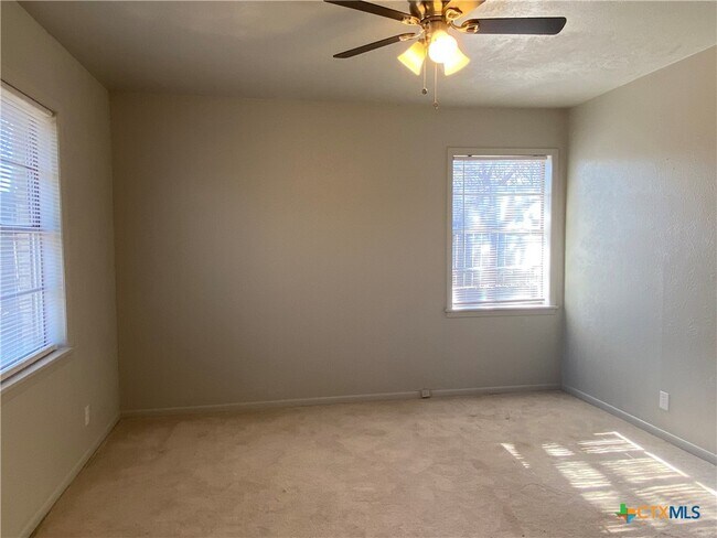 Building Photo - 706 Forest Dr