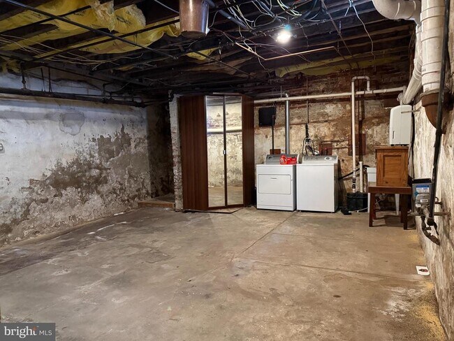 Building Photo - 2519 Brown St