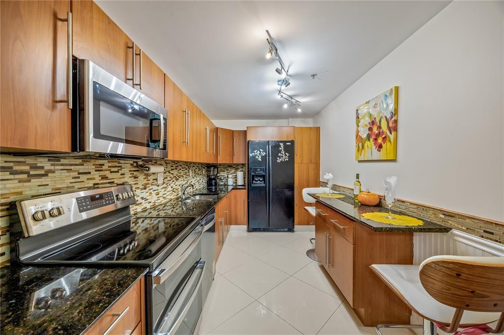 Building Photo - 3001 S Ocean Dr