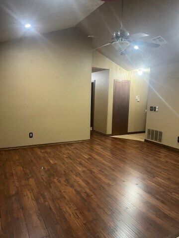 Building Photo - Thiemer SQ Residence