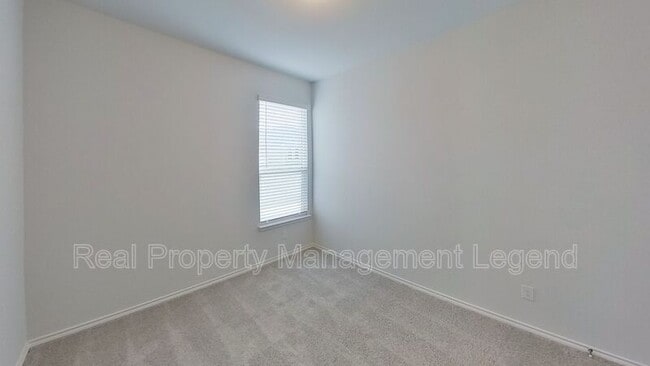 Building Photo - 8998 Fair Oaks Dr