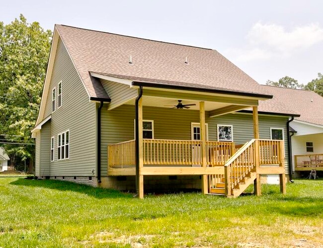 Building Photo - 921 Graysville Rd