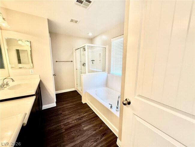 Building Photo - 6982 Majestic Palm Dr