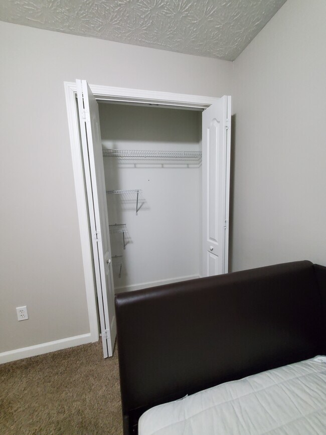 Building Photo - 401 Redwood Trail