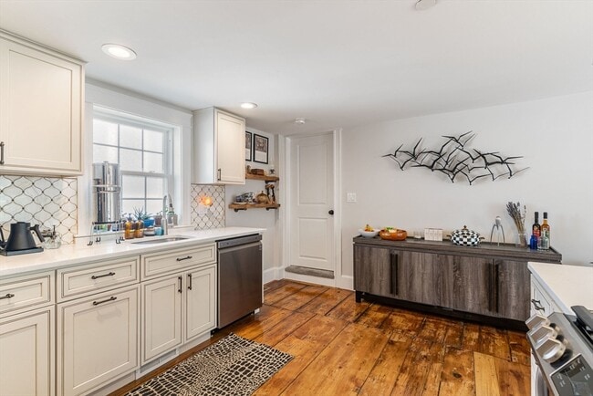 Building Photo - 8 Osborne St