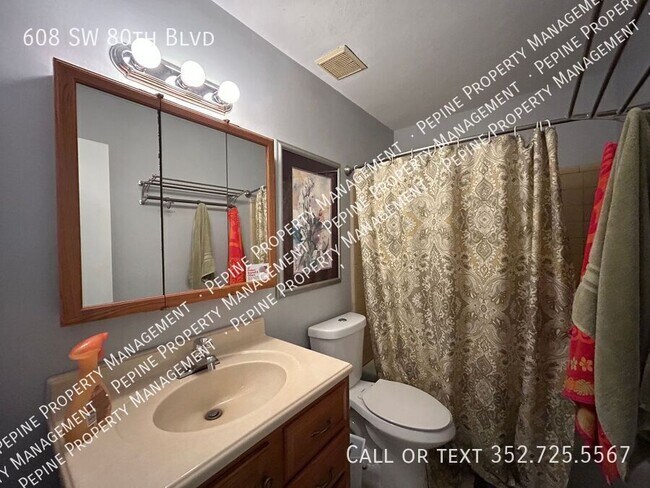 Building Photo - 608 SW 80th Blvd