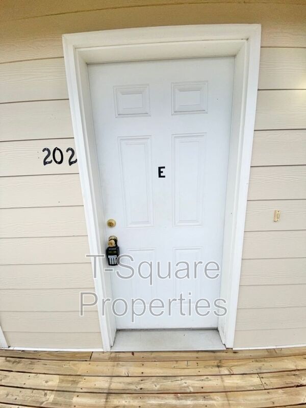 Building Photo - 717 Cedar Ave