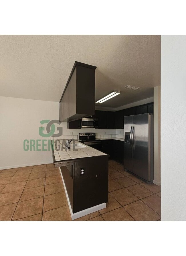 Building Photo - Beautiful 3 BEDROOM 2.5 BATH HOME IN MODES...