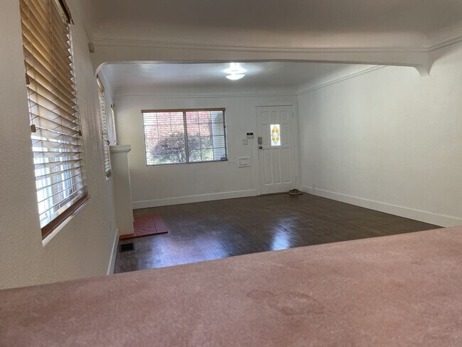 Building Photo - Private Single Family Home in Central Quie...