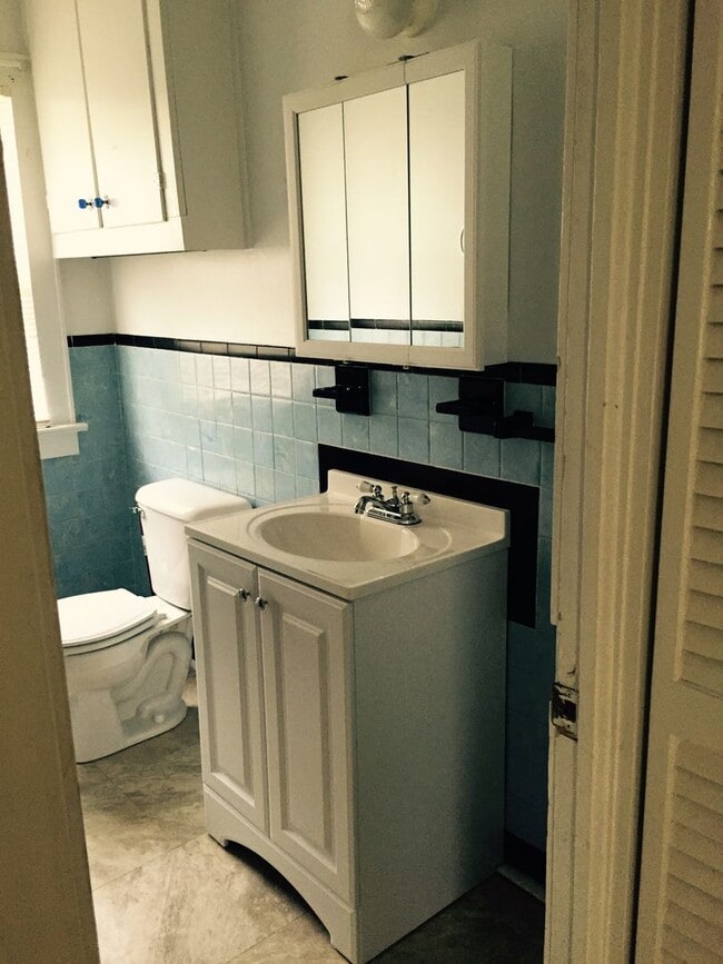 Building Photo - Large 2 BDRM 1 BA single family home across from the Beach!