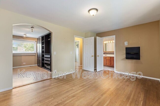 Building Photo - 1003 S Finley Rd