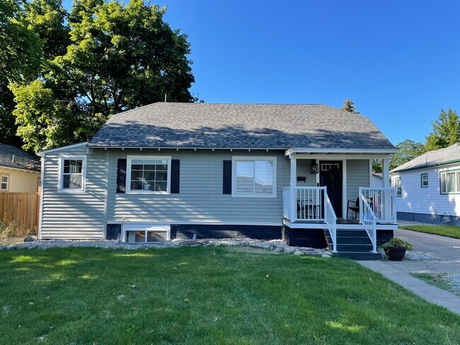 Primary Photo - 3124 W Fairview Ave