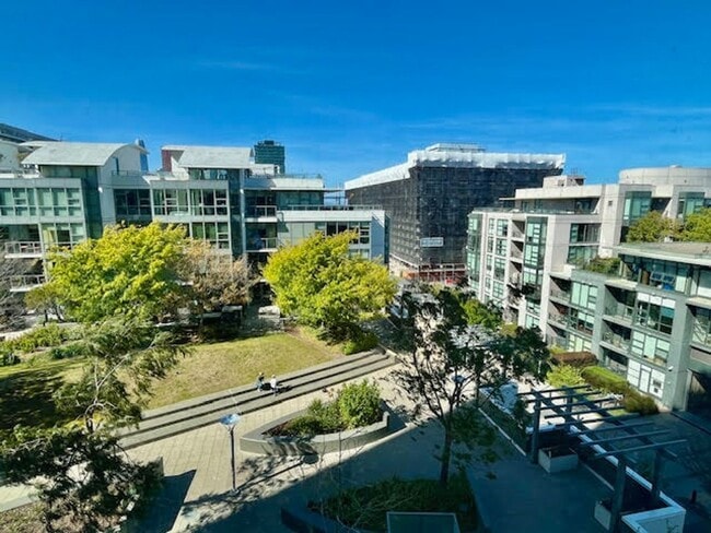 Building Photo - City living at its best! 2 BR/2 BA @ the M...