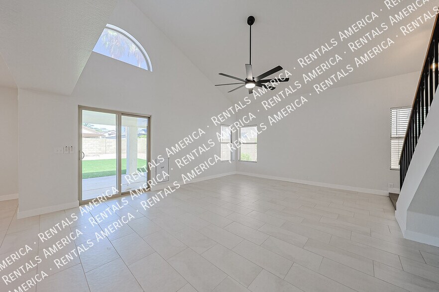 Building Photo - 4018 W Camino Vivaz