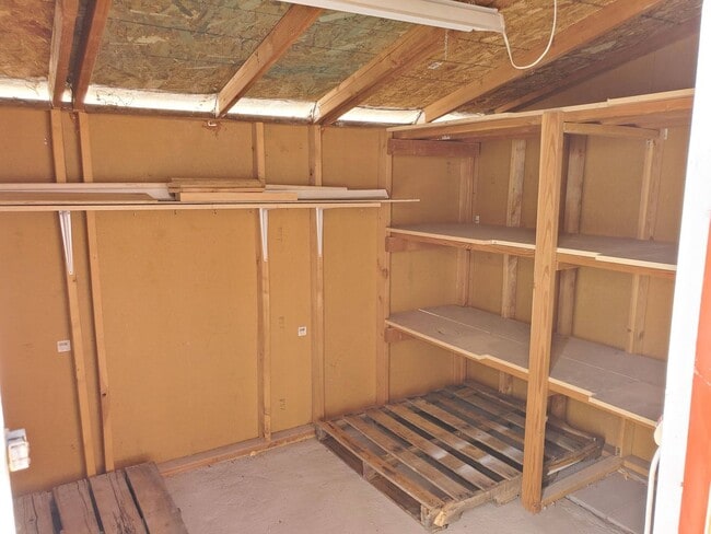 Building Photo - 3 Bedroom Manufactured Home in Bullhead City.
