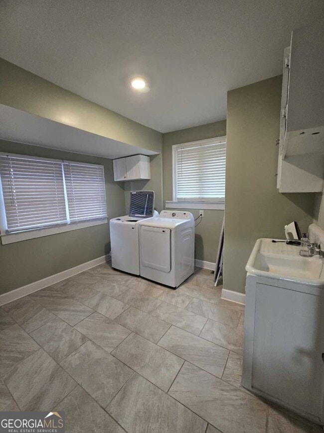 Building Photo - 402 Meriwether St