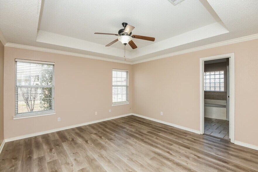Building Photo - 121 Downwood Dr