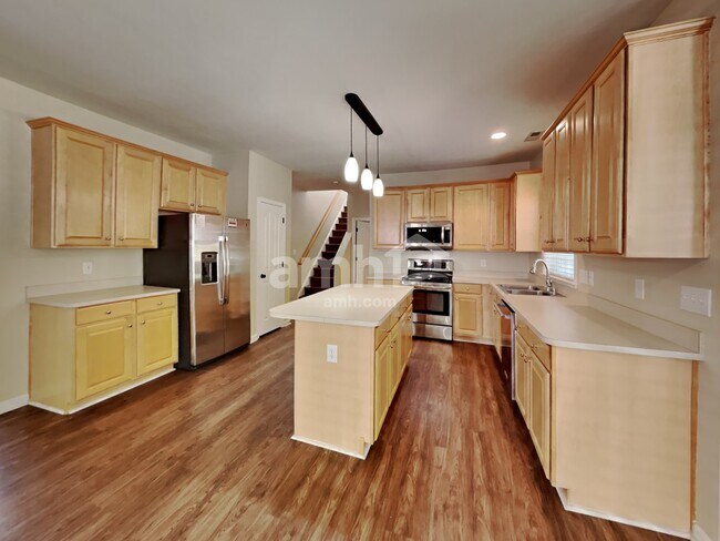 Building Photo - 7355 Sedgebrook Dr W